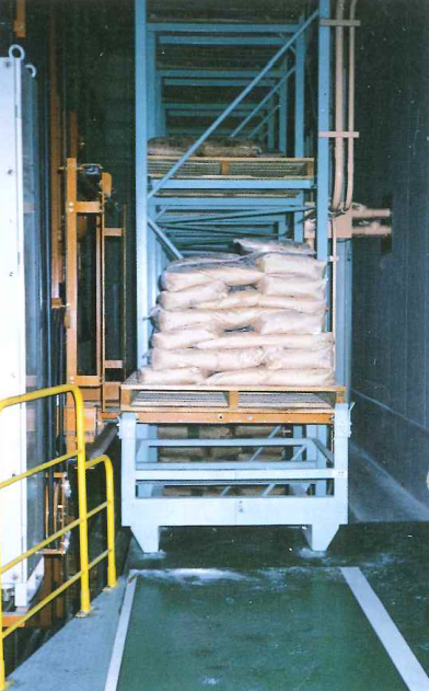 日本特殊塗料(株)1F入出庫台(No.1ステーション)パレット出荷